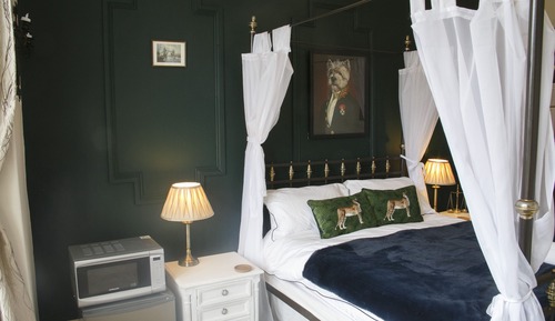 Room 4 Exclusive Room