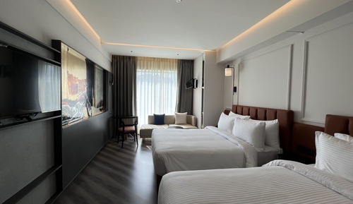 Room (1 Hollywood Queen Bed, 1 Twin Bed)