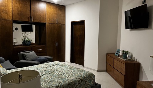 Luxury Cabin, 2 Bedrooms, Pool Access, Bay View