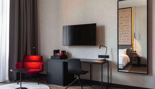 Family Room, Connecting Rooms