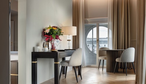 Exclusive Suite, City View