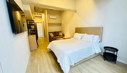 Junior Room, 1 Queen Bed
