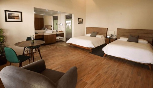 Deluxe Suite, 2 Queen Beds