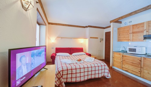 Family Apartment, 1 Bedroom, Mountainside (Abeti A2-17 few min from ski)