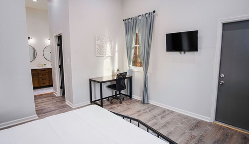 House (4 Bedrooms)