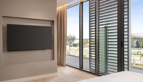 Deluxe Suite (Lounge Access)