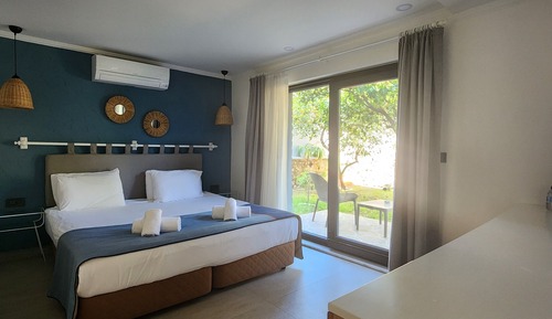 Room, 1 Double Bed, Terrace, Garden View