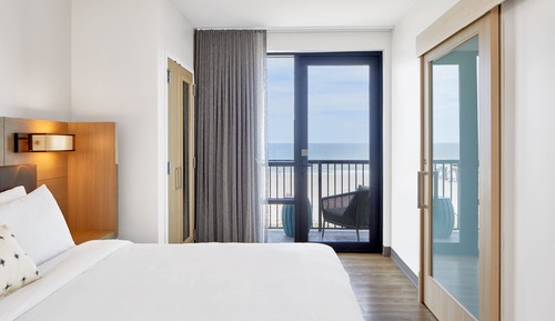 Studio Suite, 1 King Bed, Balcony, Oceanfront