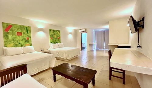 Comfort Quadruple Room, Poolside