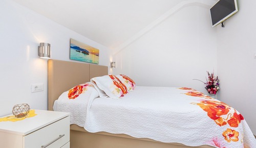 Apartment (One Bedroom Apartment with Balcony an)
