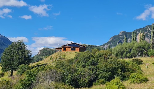 Panoramic House, River View, Mountainside