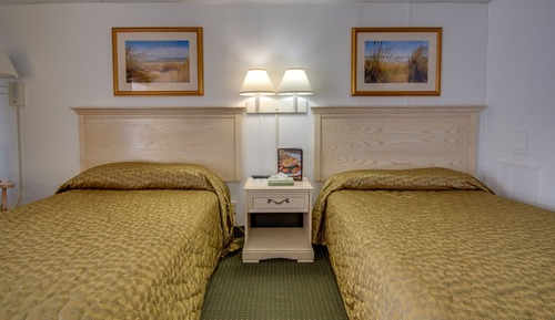 2 Double Beds