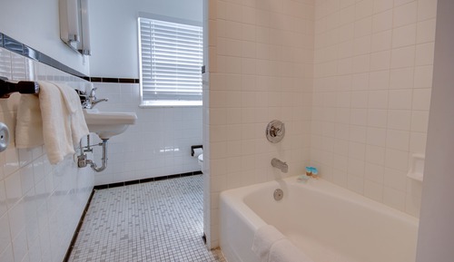 3 Bedroom 2 Bath Apartment