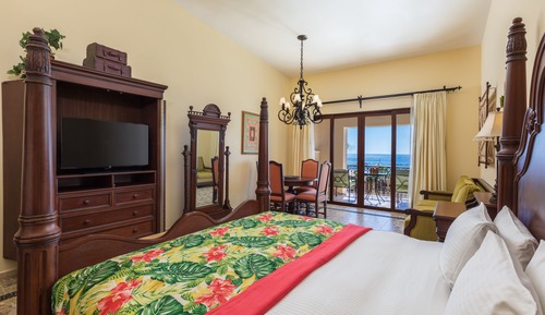 Signature Studio, 1 King Bed, Balcony, Beach View