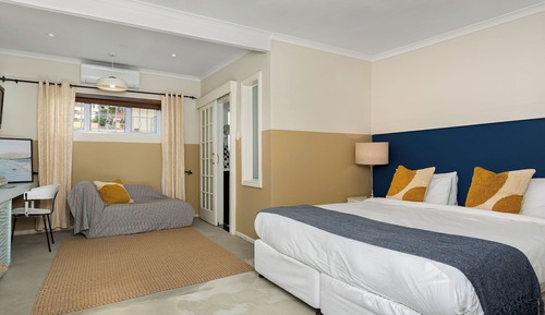 Standard Room, 1 King Bed