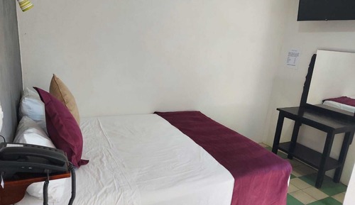 Standard Room, 1 Queen Bed