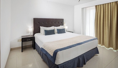 Standard Room, 1 King Bed