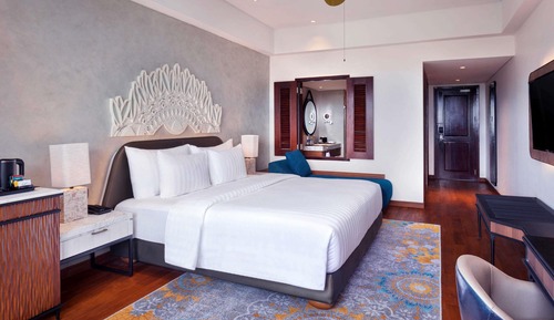 Deluxe Room, 1 King Bed, Pool Access