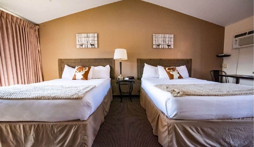 Balcony Room, 2 Queen Beds, Mountain View