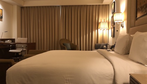 Deluxe Room, 1 King Bed, Pool View