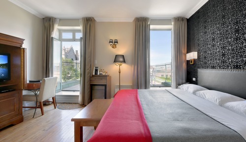 Deluxe King with Terrace