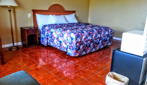 Room, 1 King Bed, Smoking