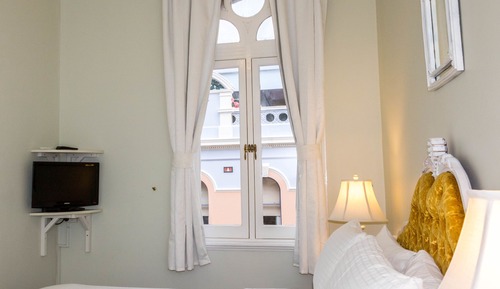 Evelyn Room