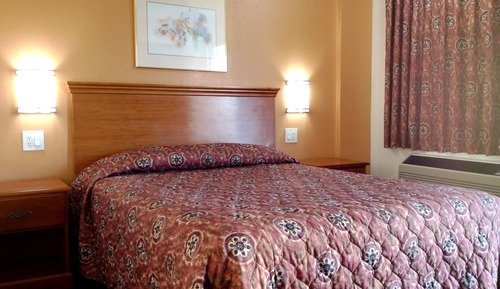 Standard Room, 1 Queen Bed (Non-Smoking)