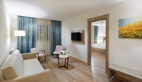 Deluxe Suite