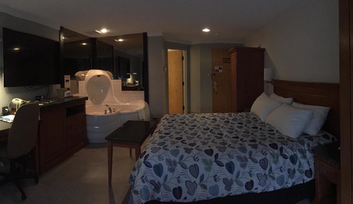 Avalanche  Suite, 1 King Bed, Jetted Tub 