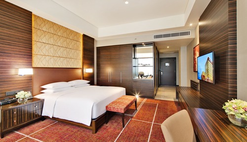 Room, 1 King Bed (Club Access)