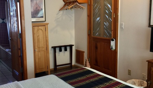 Queen Room (Room 12, Upstairs)