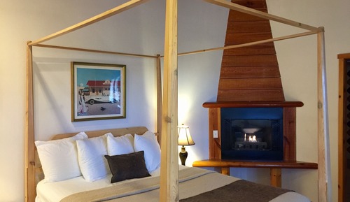Comfort Room, 1 Queen Bed (Room 10,Upstairs)