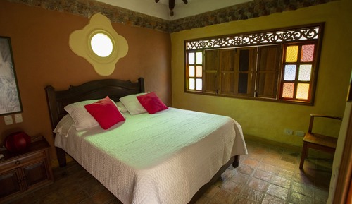 Family House, Hill View (Casa Anturio)