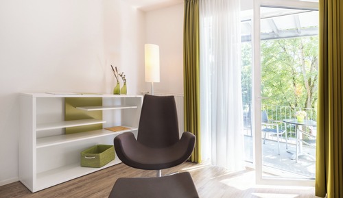 Studio, 1 Queen Bed, Balcony (Furnished Balcony)