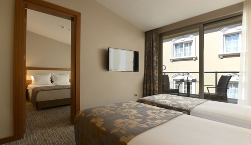 Family Suite, Multiple Bedrooms, Balcony, City View