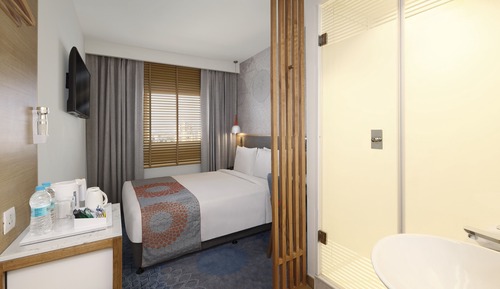 Standard Room, 1 Queen Bed