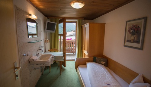 Standard Single Room, Shared Bathroom
