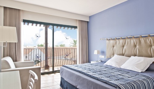 Standard Room, 4 adults (Port Aventura tickets & 1 Ferrari Land ticket) 