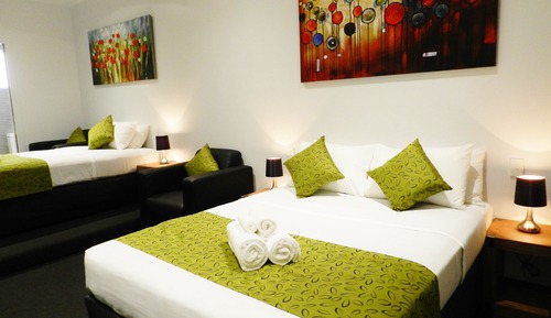 Premium Queen/Single with Kitchenette 