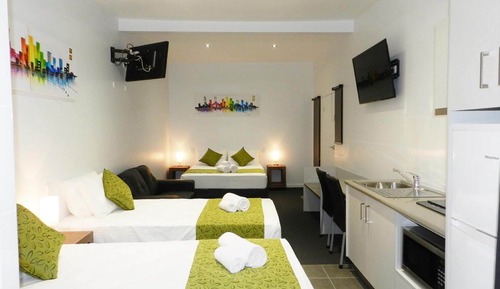Family Room, Kitchenette