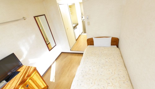 Single Room, 1 Twin Bed, Smoking (with a laundry machine)(Cleaning is Optional with Additional Cost)