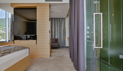 Deluxe Suite, Jetted Tub, Sea View