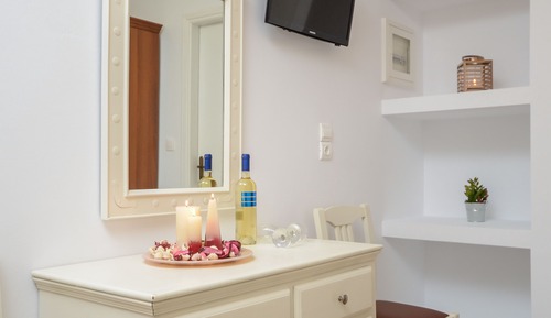 Economy Triple Room (Semi-basement)