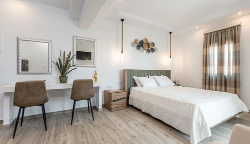 Honeymoon Studio