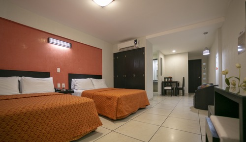 Standard Suite, 2 Double Beds
