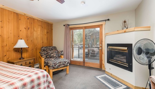 Standard Room, 1 Queen Bed