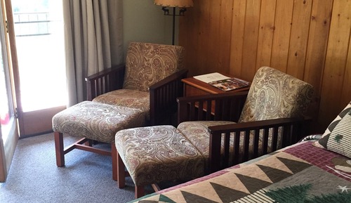 Deluxe Room, 1 King Bed, Balcony, Mountain View