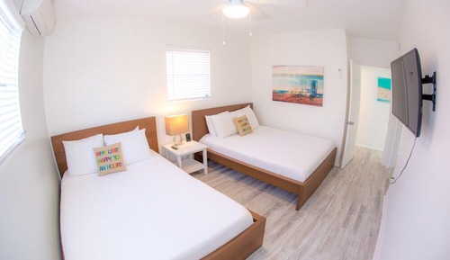 1 Bedroom Suite 2 Queens