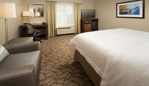 King, Room, Refrigerator & Microwave